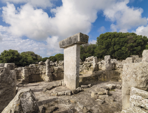 Els Talaiots de Menorca: Un Patrimoni de la Humanitat que Ensenya la Història en Pedra talaiot