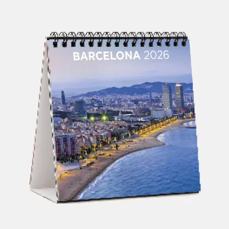 Calendrier 2026 Dessus de table carré Barcelona-1. Promenez-vous dans Barcelone à travers ces douze images spectaculaires et découvrez l'une des villes les plus cosmopolites et les plus vivantes de la Méditerranée.
