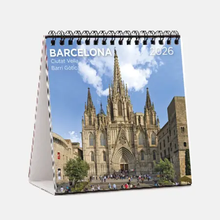Calendrier 2026 Dessus de table carré Barcelona 2 (Ciutat Vella). Promenez-vous dans Barcelone à travers ces douze images spectaculaires et découvrez l'une des villes les plus cosmopolites et les plus vivantes de la Méditerranée.