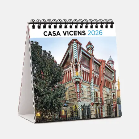 Calendrier 2026 Dessus de table carré Casa Vicens. Profitez chaque mois d'images spectaculaires de l'œuvre d'Antonio Gaudí. Plongez dans l'univers fascinant du brillant architecte catalan et profitez de sa créativité inépuisable.